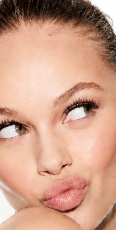Woman with smooth skin promoting the Jeuveau 11/11 offer